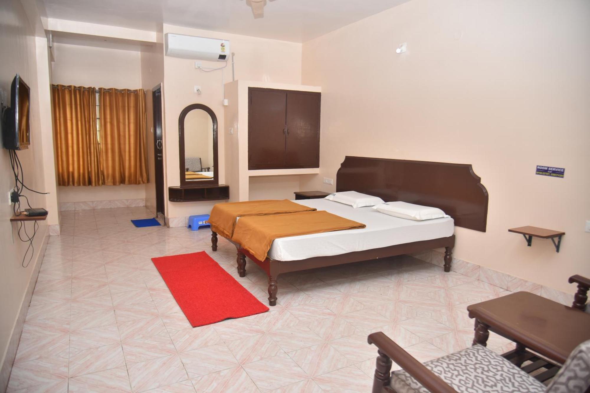 Arihanth Deluxe Lodge Shivamogga Exterior foto